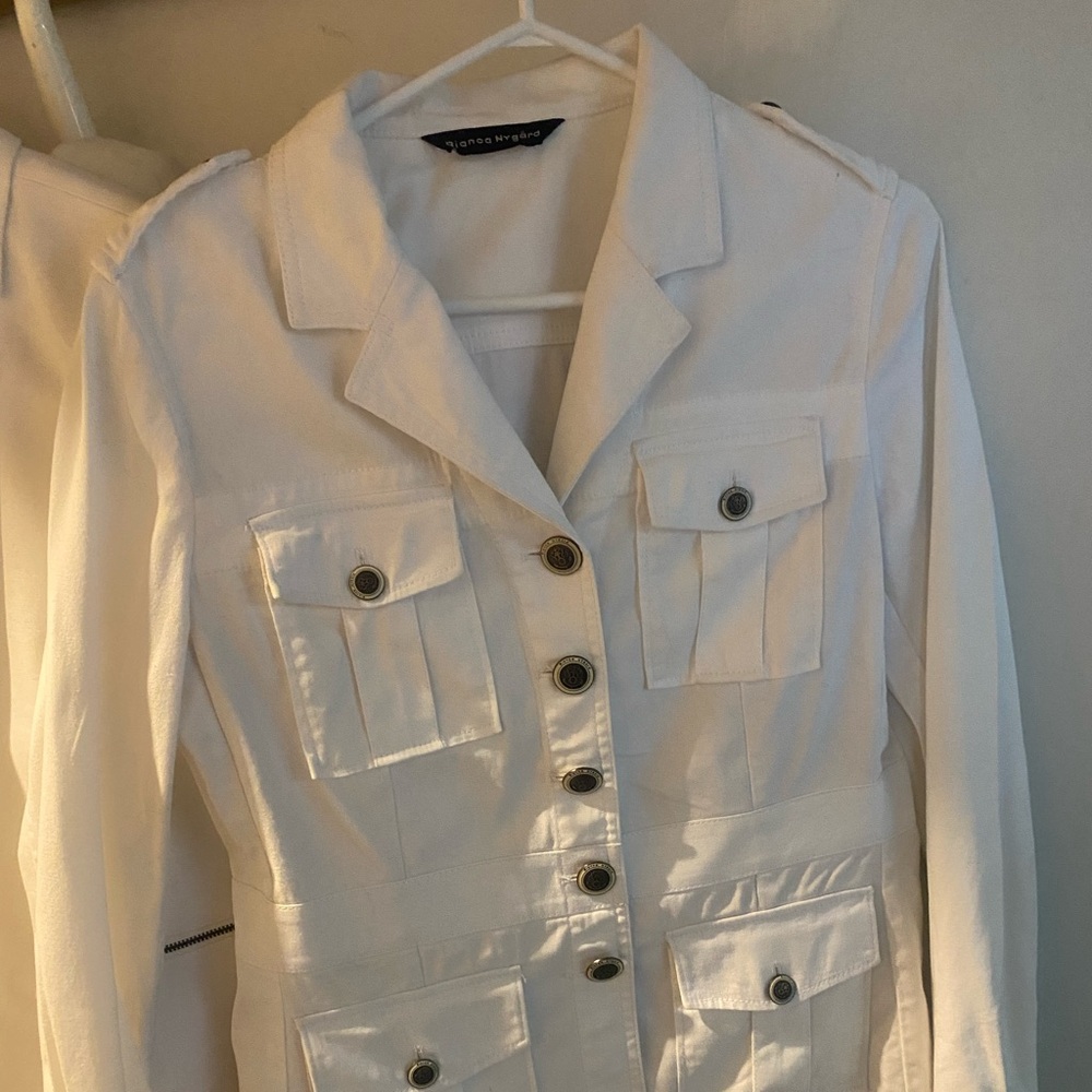 White Utility Jacket with Classic Collar and Fitted Silhouette